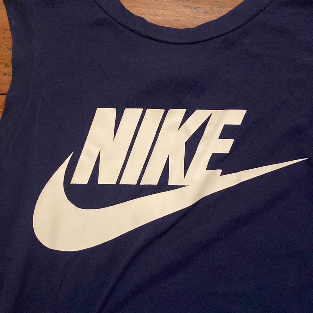 Nike - Picture 2 of 5